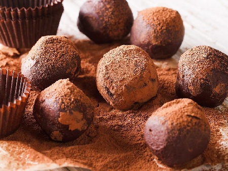 Домашни шоколадови бонбони трюфел с четири съставки - снимка на рецептата